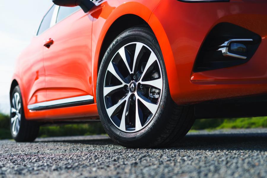 Колеса Renault Clio 2019 года  (UK) (фото 3 из 40)